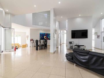 7 Bedroom House For Sale in Woodhill Golf Estate