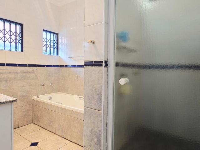 7 Bedroom House For Sale in Waterkloof Ridge