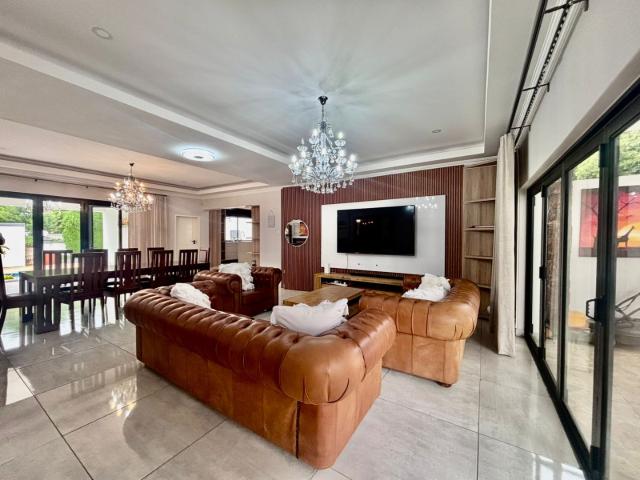 7 Bedroom House For Sale in Waterkloof Ridge