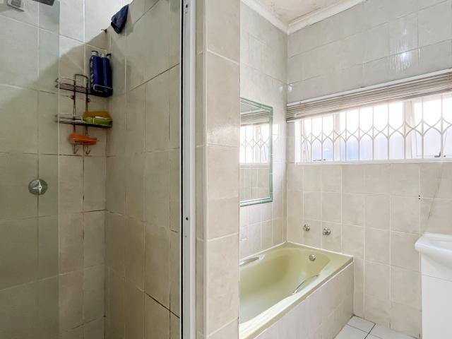 7 Bedroom House For Sale in Westdene