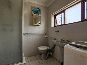 7 Bedroom House For Sale in Uvongo