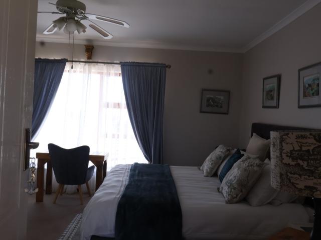 7 Bedroom House For Sale in Vredenburg