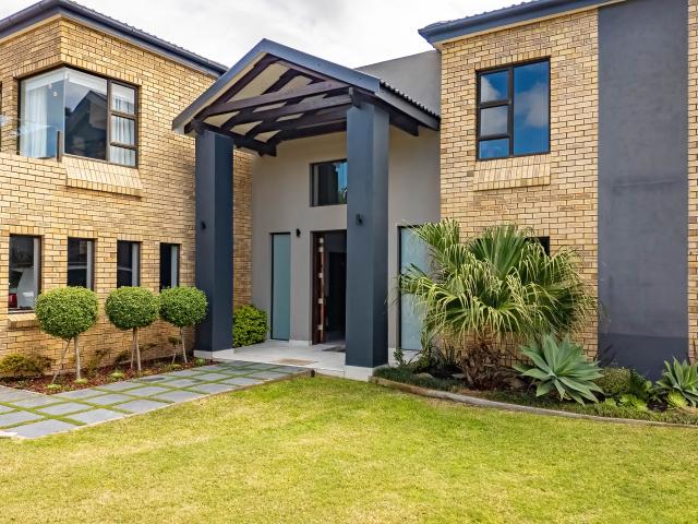 7 Bedroom House in Bayview