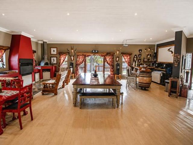 7 Bedroom House in Humansdorp