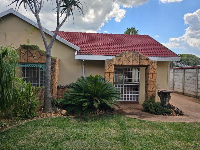 7 Bedroom House in Ifafi