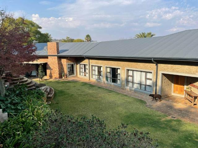 7 Bedroom House in Signal Hill