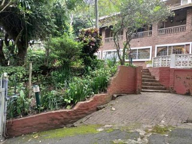 7 bedroom house on the market in mar.