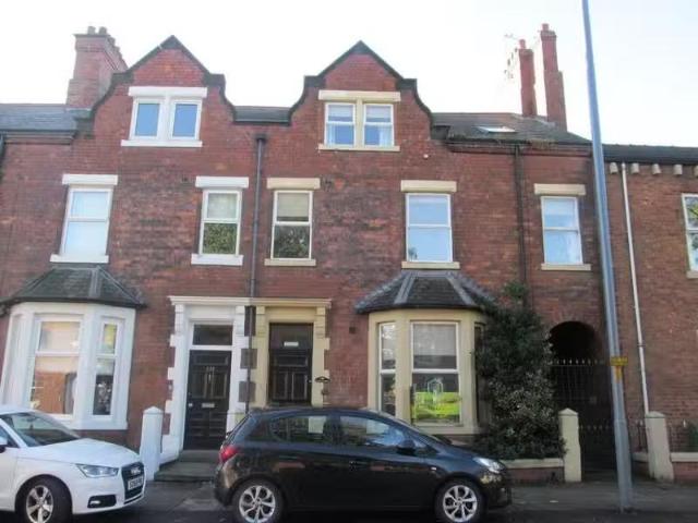 7 bedroom house of multiple occupation for rent in Warwick Roa.