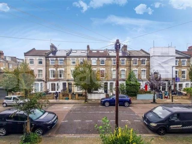 7 bedroom house located close to an abundance of amenities
