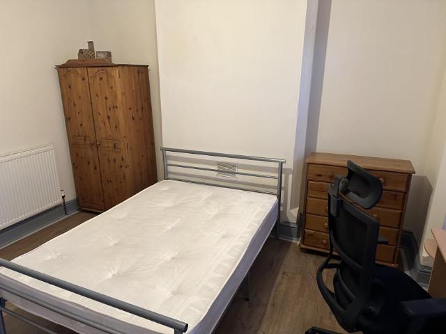 7 Bedroom House Lenton East Midlands 98286111