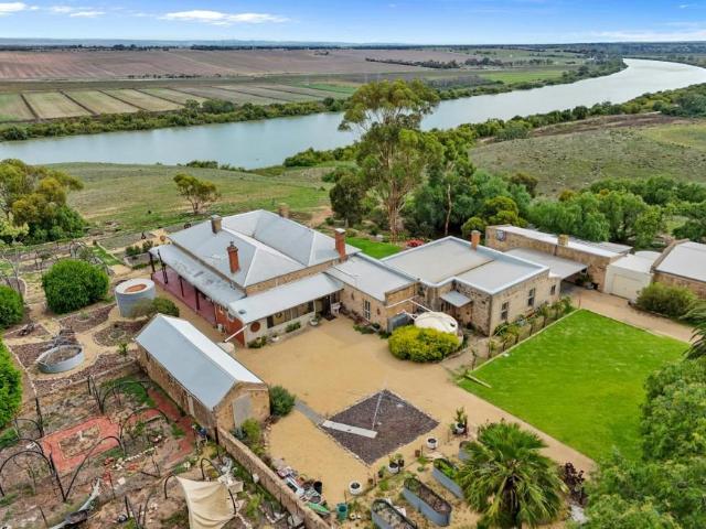 7 Bedroom House Murray Bridge East SA 105935740
