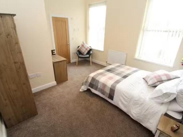7 bedroom house share for rent in Moscow Drive, Stoneycroft, L13