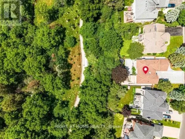 7 Bedroom House Richmond Hill ON 105654182