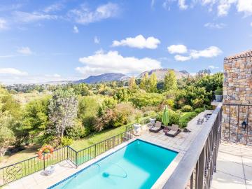 7 Bedroom House To Let in Constantia