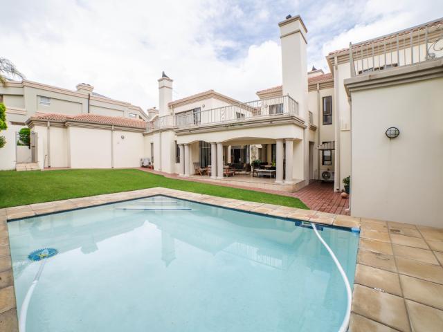 7 Bedroom House To Let in Dainfern Golf Estate