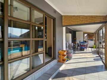 7 Bedroom House To Let in Illovo Glen