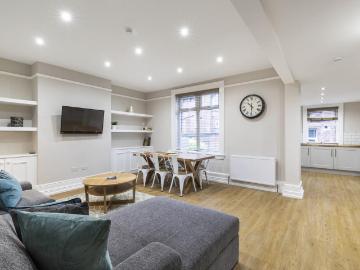 Leeds, West Yorkshire, North England - Equipped kitchen