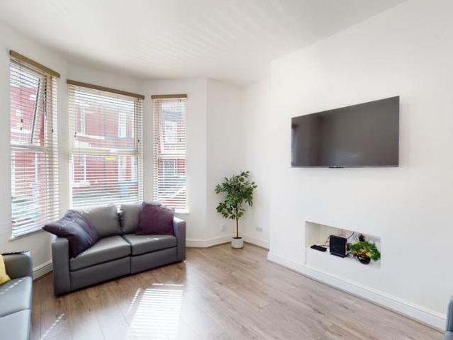 7 bedroom house to rent