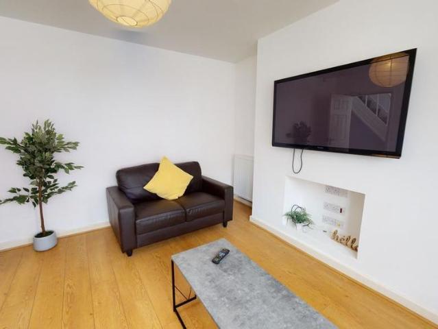 7 bedroom house to rent