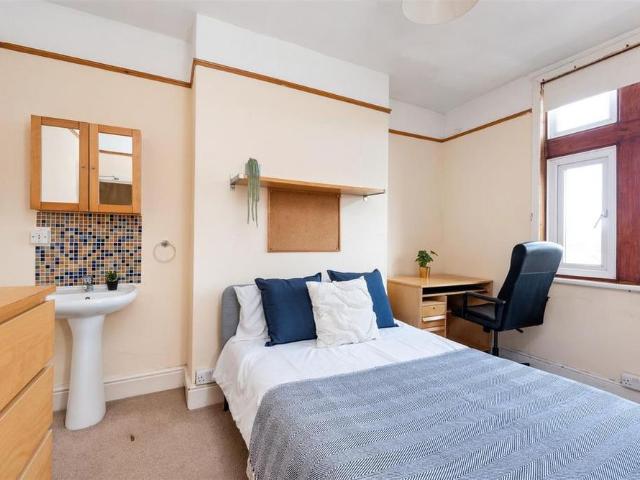 7 bedroom house to rent