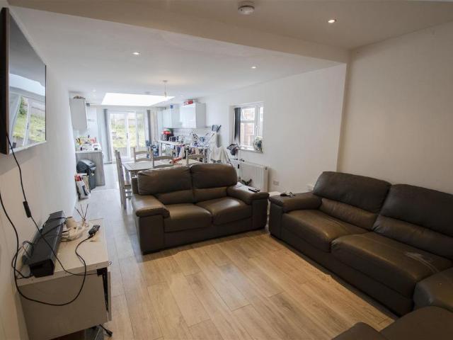 7 bedroom house to rent