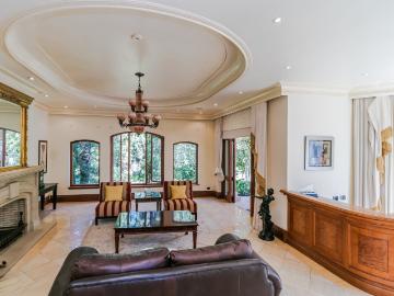 7 Bedroom House To Rent in Hyde Park