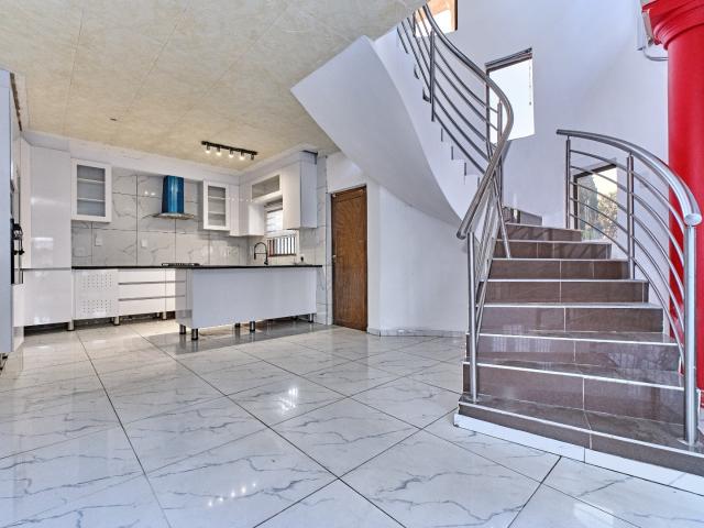 7 Bedroom House To Rent in Noordwyk
