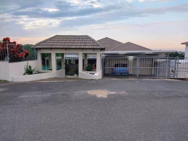 7 Bedroom House Umhlatuzana Umhlatuzana 105867004