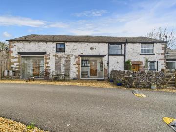 7 bedroom link detached house for sale