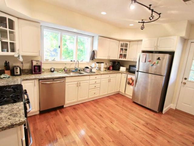 7 bedroom, Medford MA 02155 LS98395888