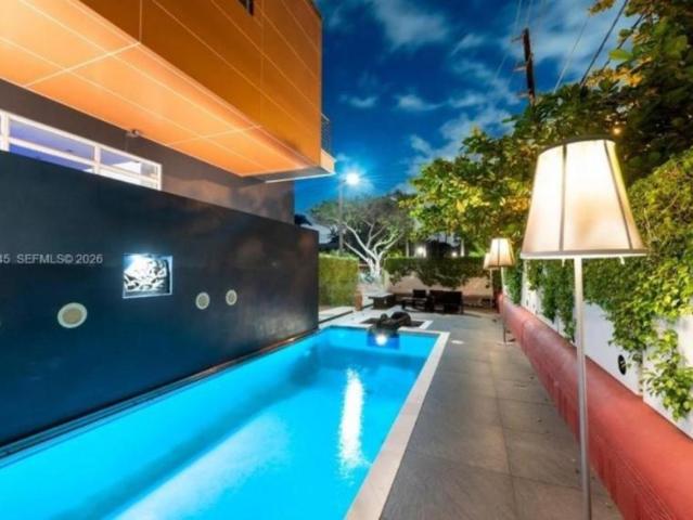 7 bedroom, Miami FL 33133 106244331