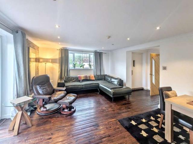 7 Bedroom Semi Detached House