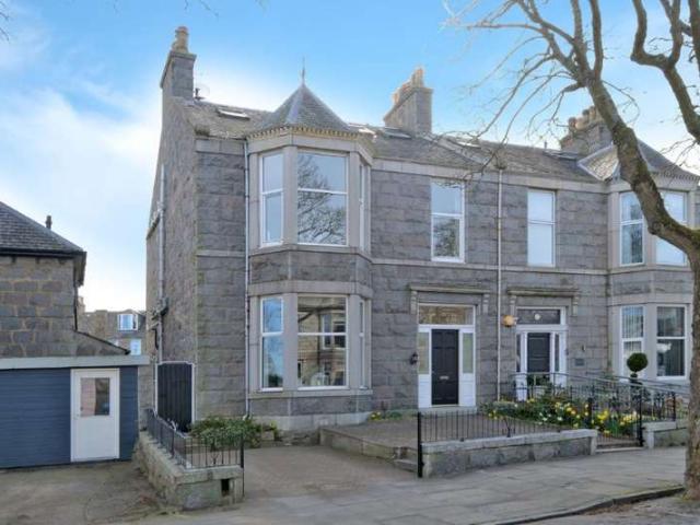 7 Bedroom Semi Detached House