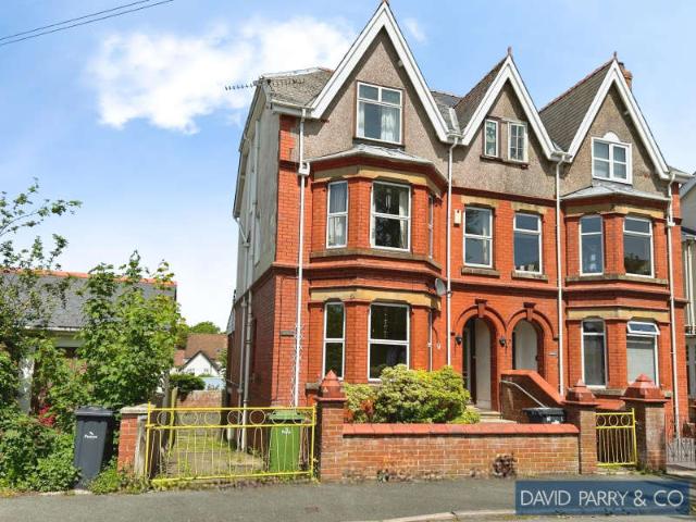 7 Bedroom Semi Detached House
