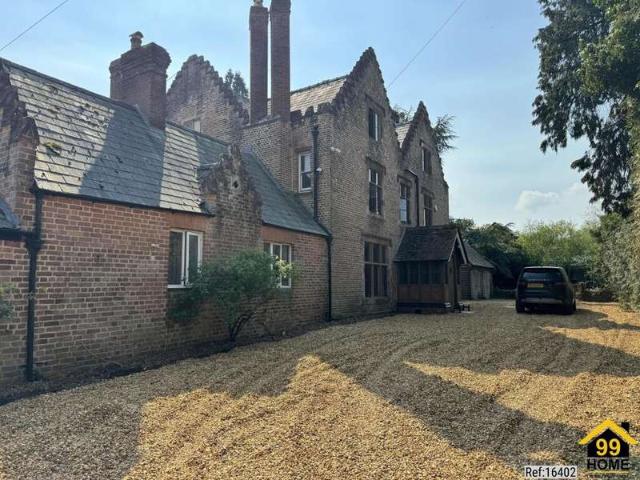 7 Bedroom Semi Detached House