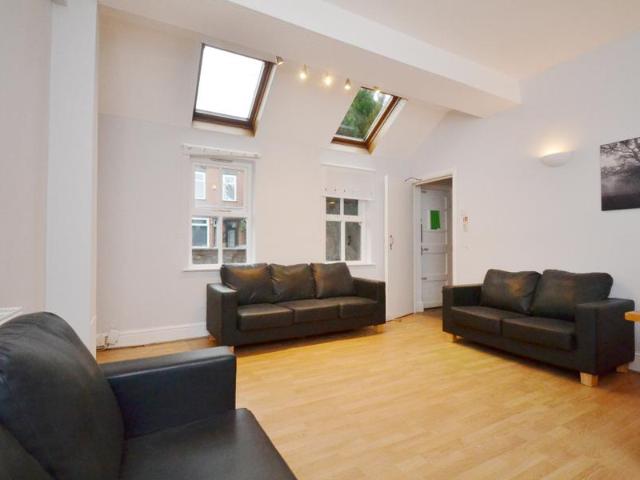 7 bedroom Semi detached house To Let