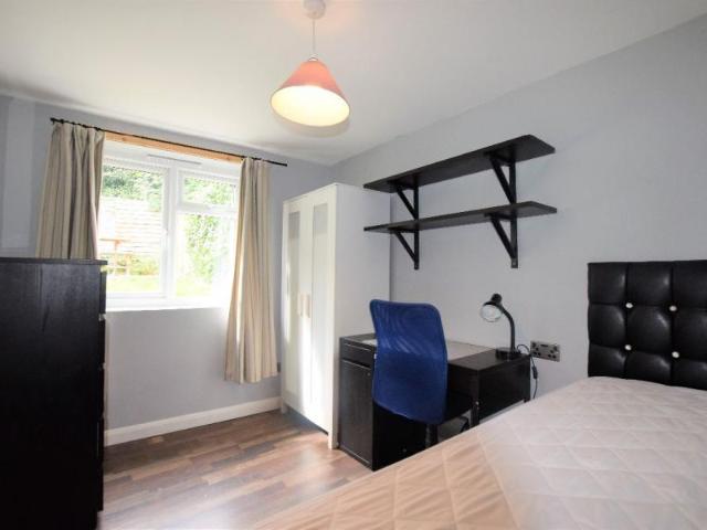 7 bedroom Semi detached house To Let