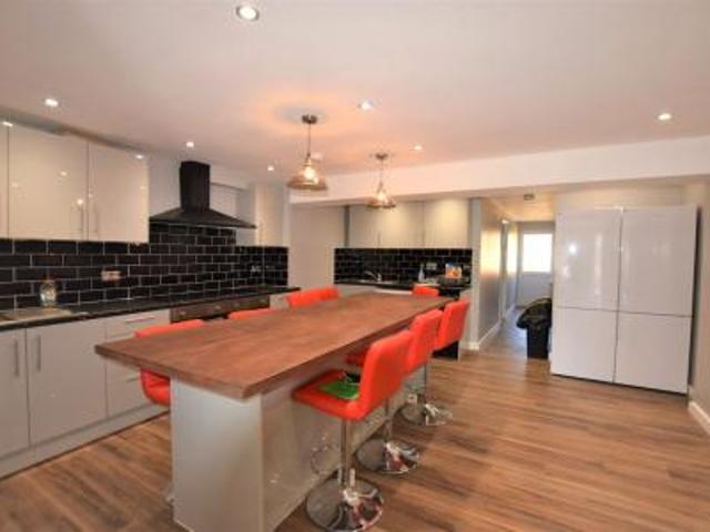 7 bedroom Semi detached house To Let