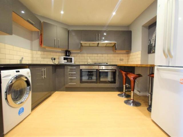7 bedroom Semi detached house To Let