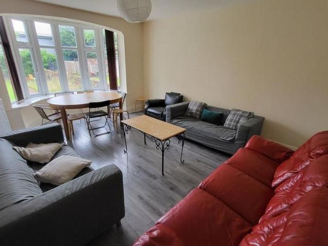 7 bedroom semi detached house to rent