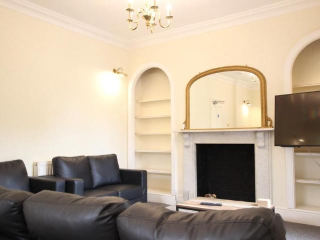 7 bedroom semi detached house to rent