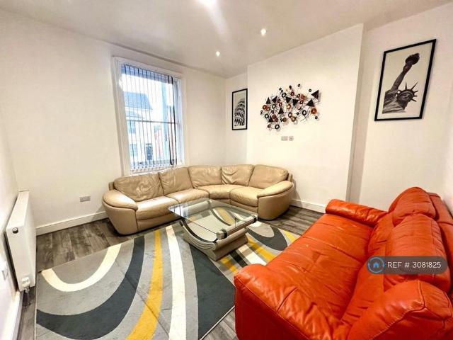 7 bedroom semi detached house to rent