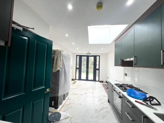 7 bedroom semi detached house to rent