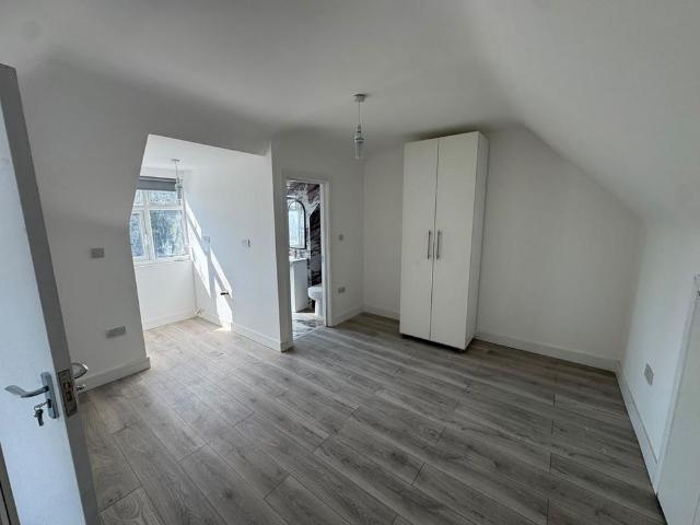 7 bedroom semi detached house to rent