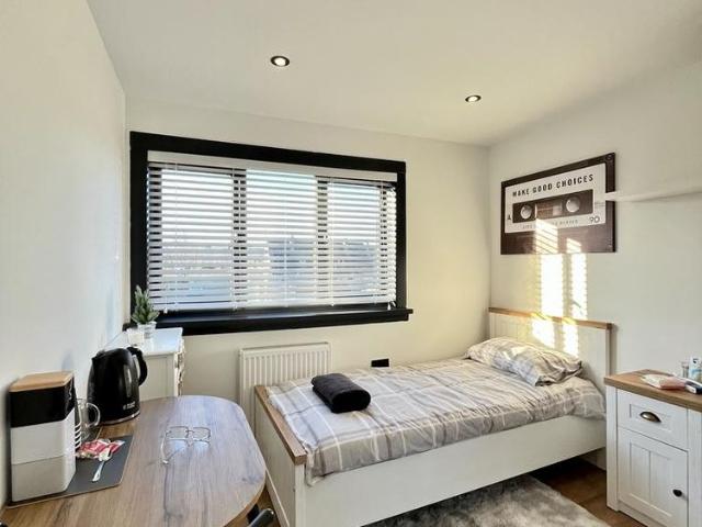 7 bedroom semi detached house to rent