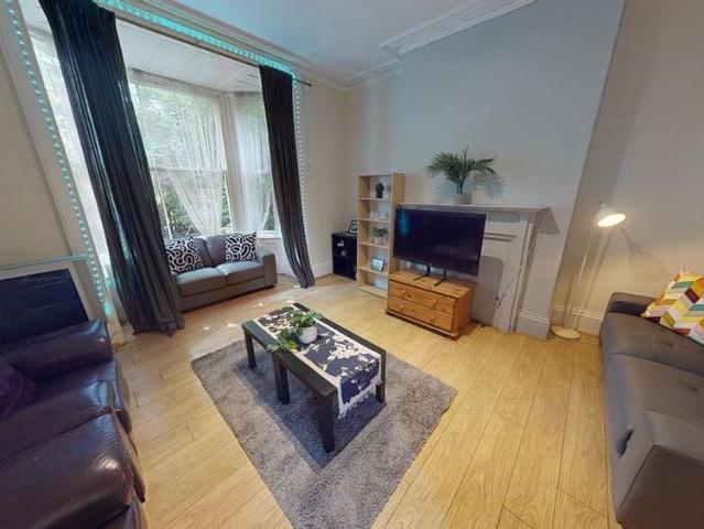 7 bedroom semi detached house to rent