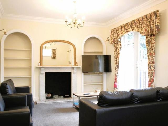 7 bedroom semi detached house to rent