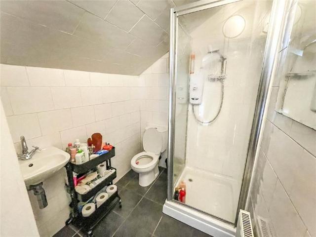7 bedroom semi detached house to rent