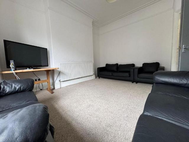7 bedroom semi detached house to rent