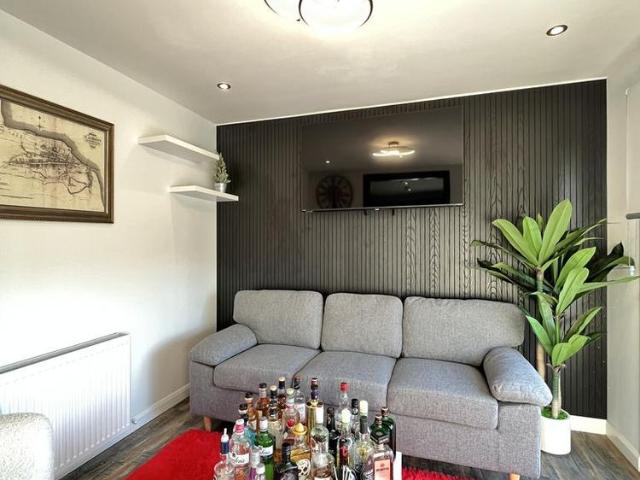 7 bedroom semi detached house to rent